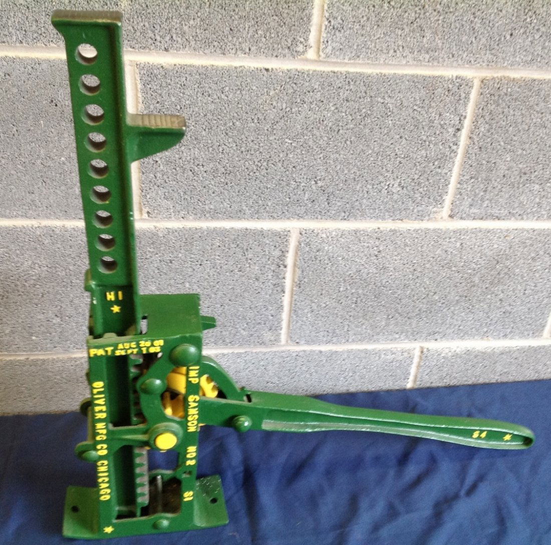 Oliver M.F.G. No 2 Jack: Oliver M.F. G. No. 2 Jack. Item has been Completely Restored and in Working Condition. Pat. Aug 20, 1901 – Sept 1, 1903.23 1/4” Tall x 3” Wide x 7 3/4” Deep