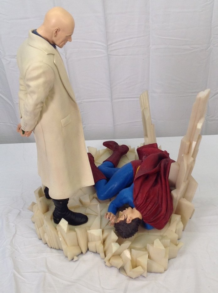 Superman Returns : Fallen Hero #94/750: Superman Returns polystone statues #94/750