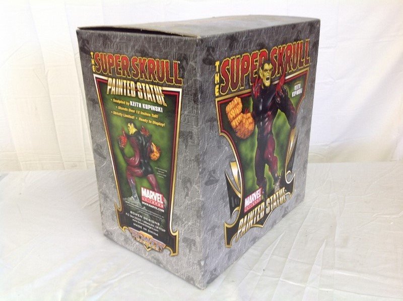 Super Skrull Statue by Bowen 30/1000: The Super Skrull Statue by Bowen Designs. Sculpted by Keith Kopinski and Numbered 30/1000. Item Comes with Original Box.