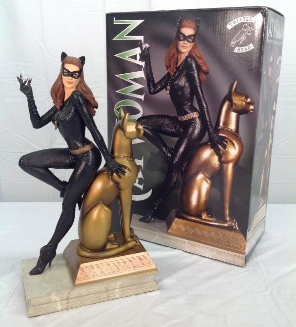 Catwoman Maquette by Tweeter Head: Catwoman Limited Edition Maquette by Tweeter Head. Sculpted by Trevor Grove. Comes with Original Box.