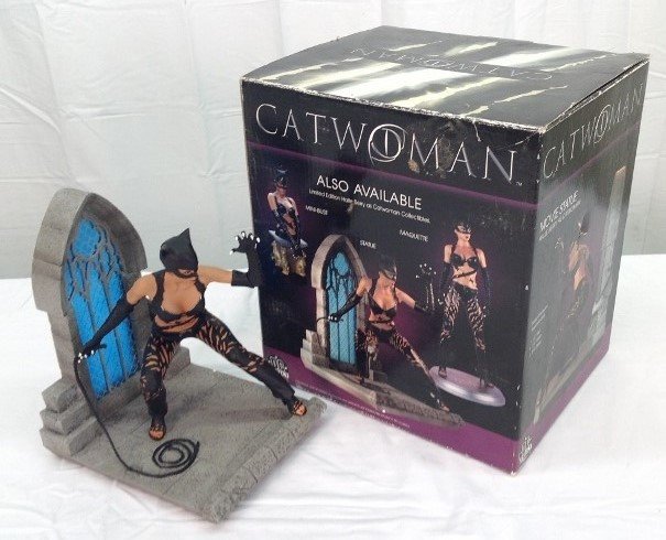 Catwoman Movie Statue by DC Direct 650/1250: Halle Berry as Catwoman Movie Statue by DC Direct. Numbered 650/1250. Item Comes with Original Box.