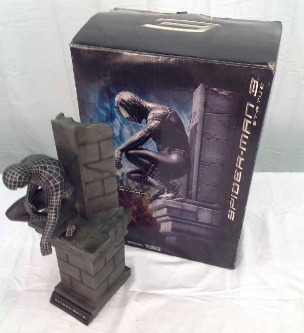 Black Suit Spider-Man Statue by Sideshow 786/2000: "Spider-Man 3" Black Suited Spider-Man Statue by Sideshow Collectibles. Numbered 786/2000. Item Comes with Original Box.