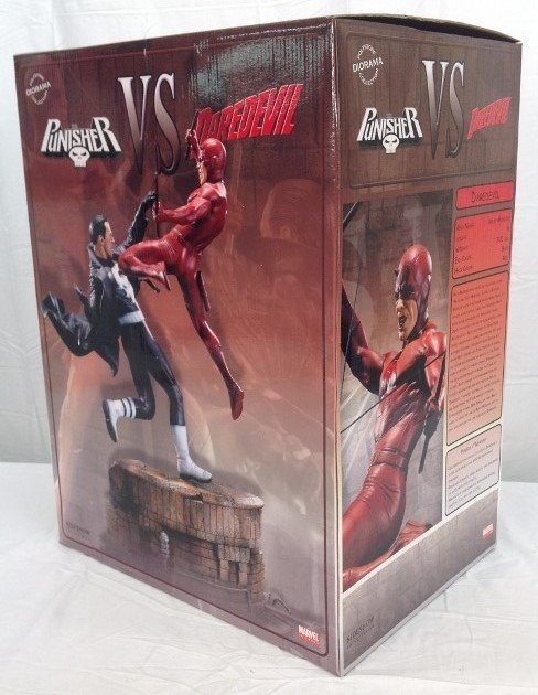 Punisher Vs Daredevil Diorama by Sideshow 115/1000: The Punisher Vs Daredevil Diorama by Sideshow Collectibles. Polystone Diorama Collection. Numbered 115/1000. Item Comes with Original Box.
