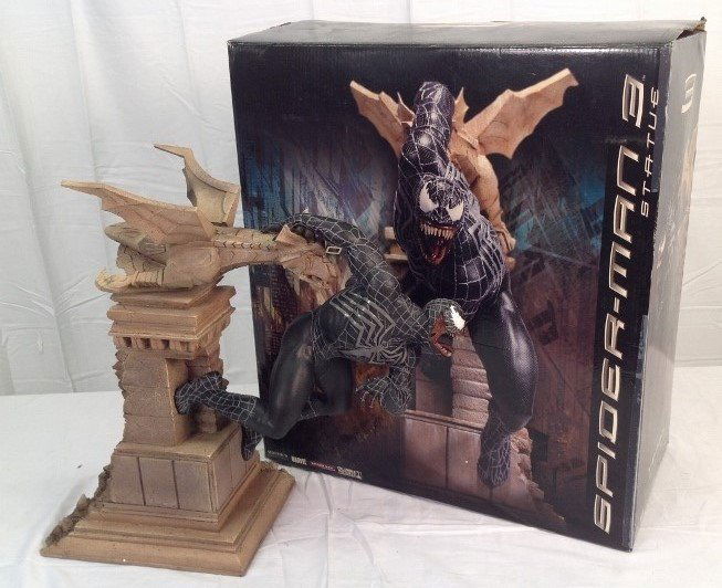 Venom "Spider-Man 3" Statue by Sideshow 94/1500: Venom "Spider-Man 3" Statue by Sideshow. Numbered 94/1500. Item Comes with Original Box.