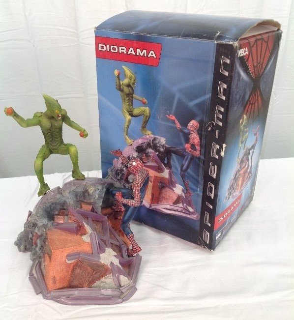 Spider-Man Diorama by NECA: Spider-Man Diorama by NECA. Official Movie Mercandise. Green Goblin Vs Spider-Man. Item Comes with Original Box.