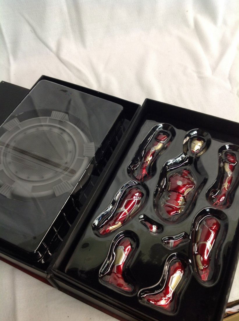 Age of Ultron "Iron Man" Model: Age of Ultron "Iron Man" Model by Dragon