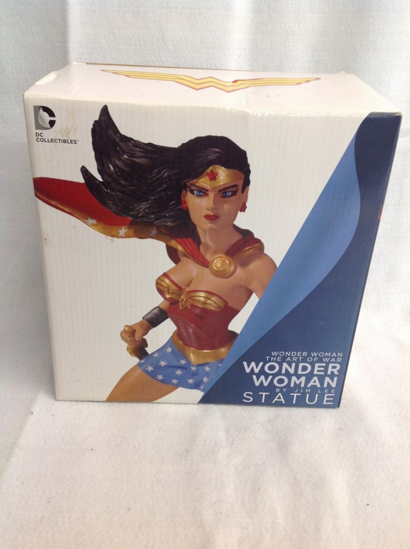 The Art of War "Wonder Woman" Statue: The Art of War "Wonder Woman" Statue by DC Collectibles