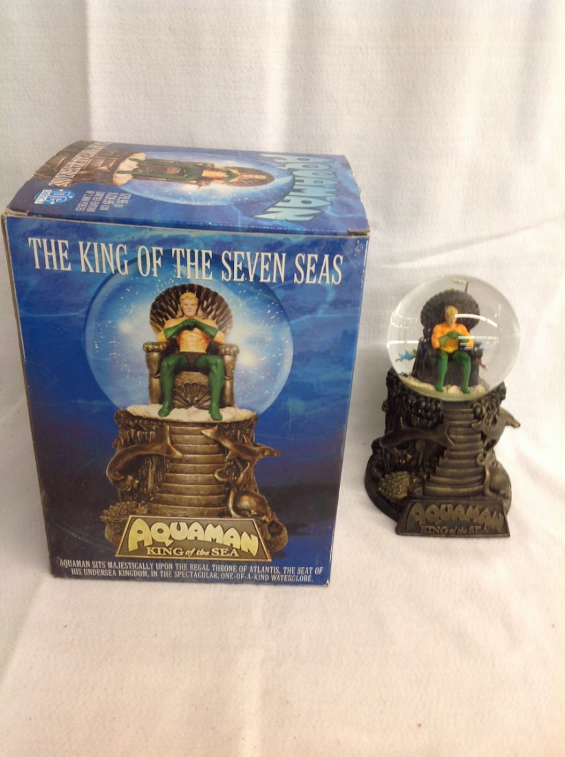 Aquaman Snow Globe: Aquaman Snow Globe by DC Direct #982/2000