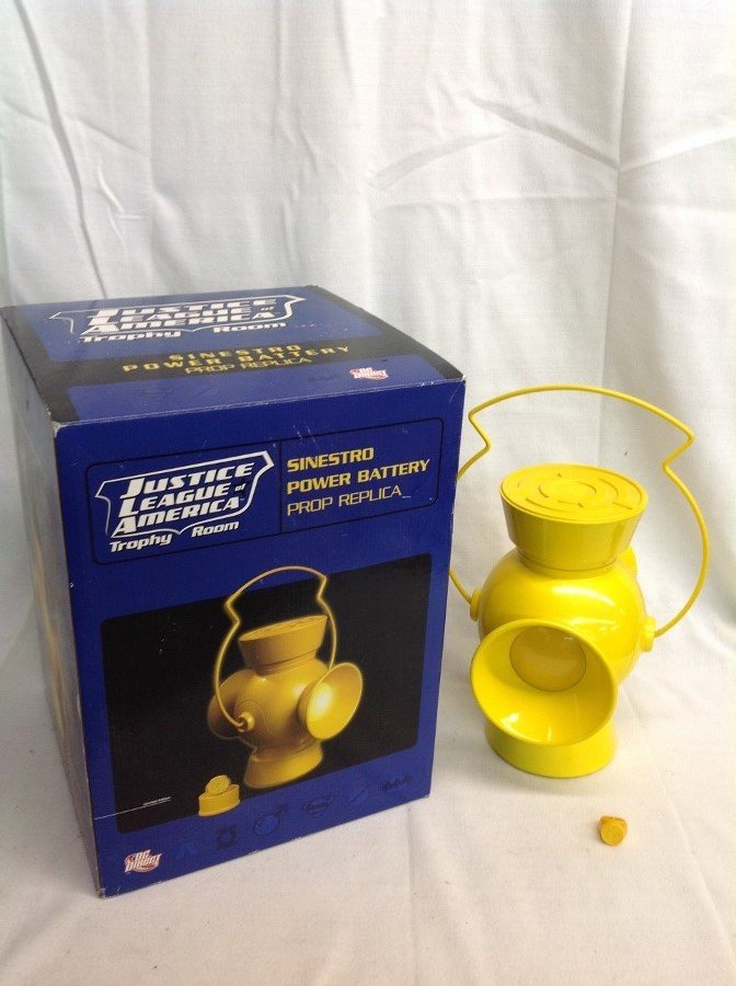 Justice League of America Trophy Room "Sinestro Power: Justice League of America Trophy Room "Sinestro Power battery" Prop Replica by DC Direct #59/1000