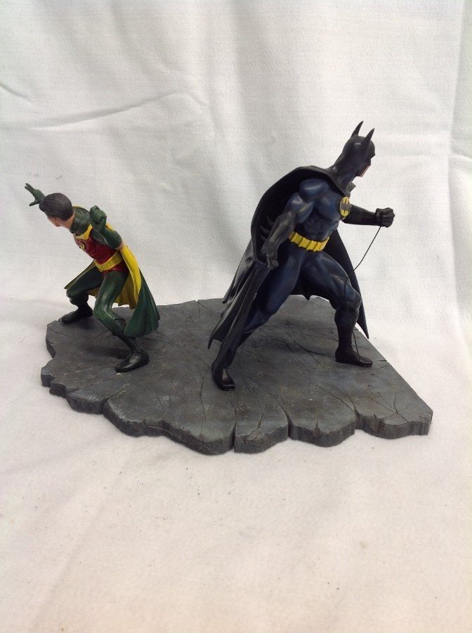Batman and Robin Statue: Batman and Robin Statue