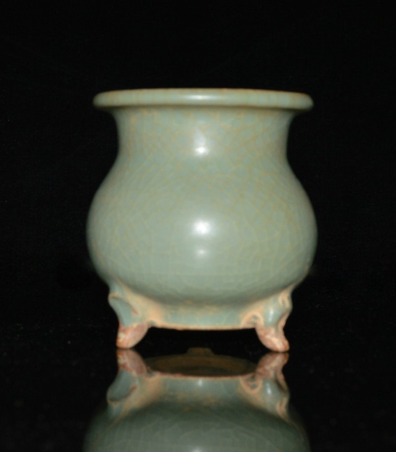 Song Ming Dynasty Long Quan Censor (1 of 2)