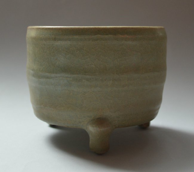 Song Qing Dynasty Long Quan 3 Foot Censor: Thick ice crackle glaze covers the entire body, 3 spur marks on the base between the 3 Elephant head shaped feet. Some glaze pull on the base. The body of the censor articulated with double raised lin