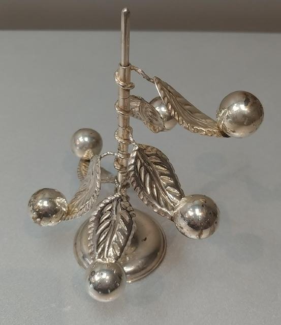 Sterling Silver Leaf and Ball Spice Box (1 of 8)