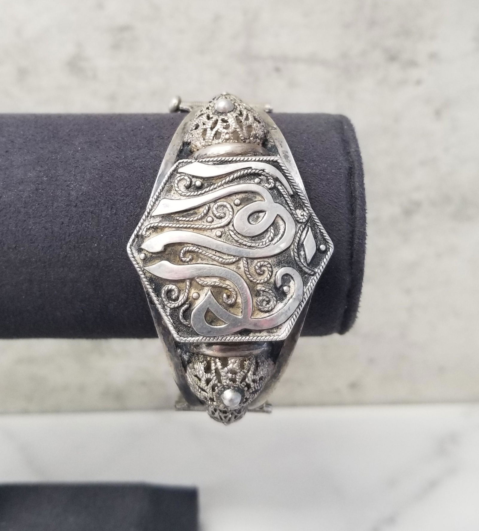 Antique Silver Pin-Hinged Tunisian/Arabic Bangle Bracelet (1 of 8)