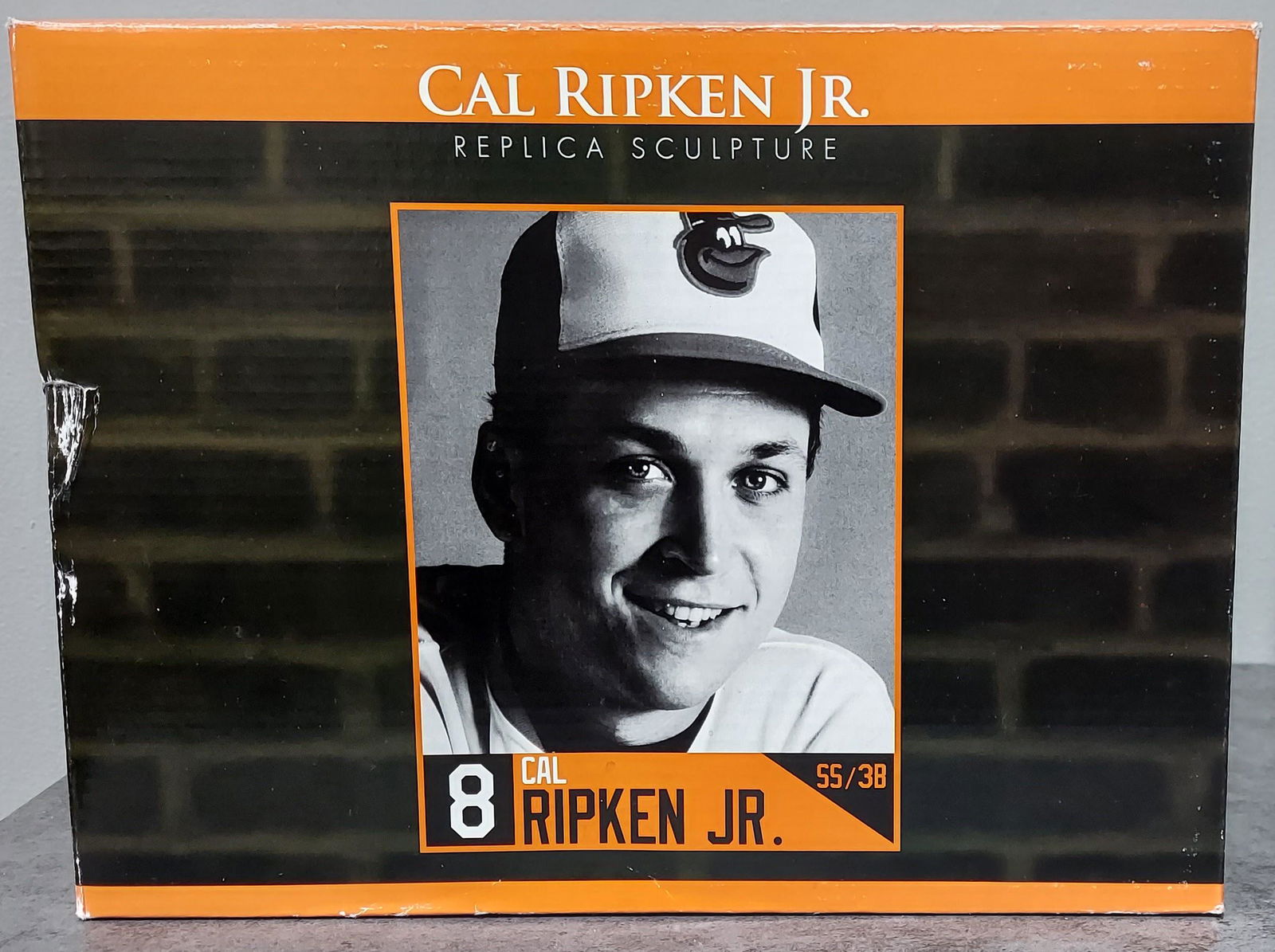 BALTIMORE ORIOLES CAL RIPKEN JR. BRONZE STATUE (1 of 10)