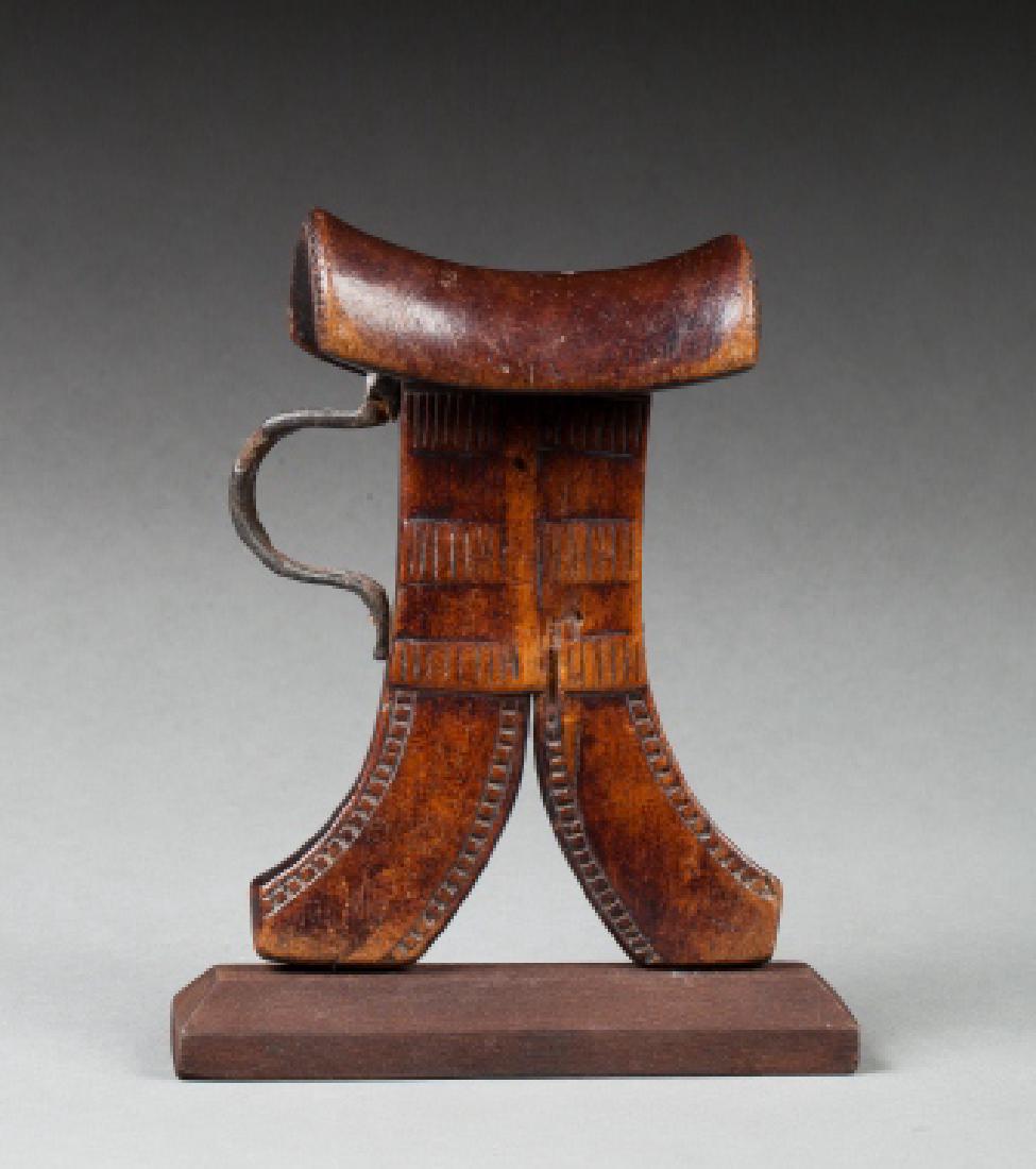 Karamajong headrest (1 of 1)