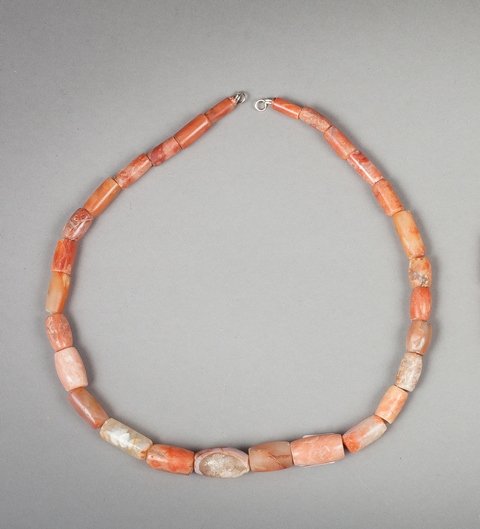 Taïronas neckalce: Cornelian, Taïronas, Colombia, 800-1500 AC.