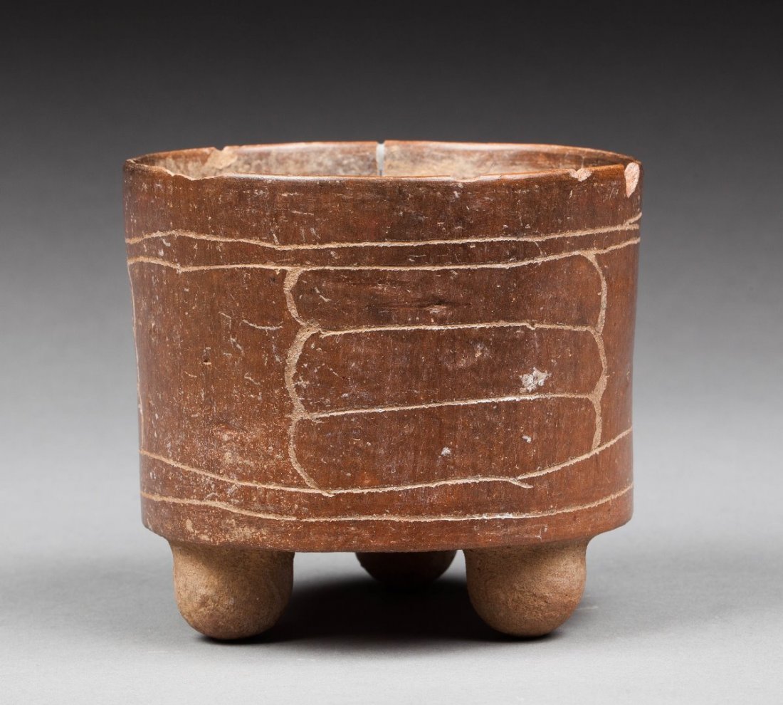 Tripod Teotihuacan Vase.: Terra cota. Teotihuacan, Mexico, 450-650 AD. 10,5x12cm. Provenance : Former collection Marshall Levine, New York; Howard Nowes, Ancient art gallery, New York, October 2003.
