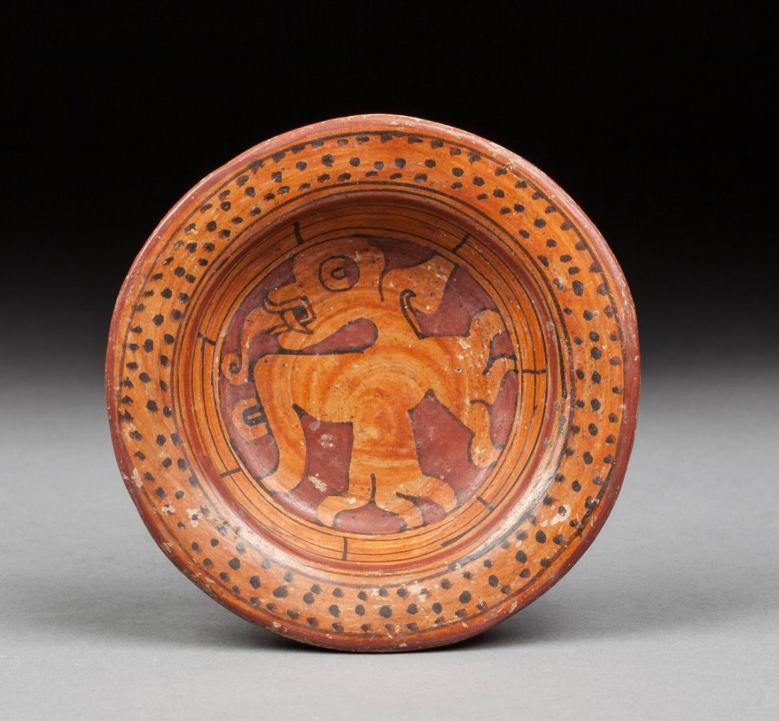 Tripod aztec vase. (1 of 2)