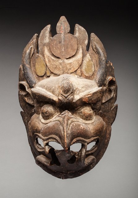 Important Dolpo Mustang dancing mask presenting Garuda.: Wood, ancient traces of use and patina, traces of chromy. Tibet or North Nepal, Probably Dolpo Mustang. 49x32cm