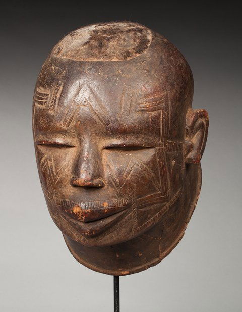 Makonde helmet mask (1 of 1)