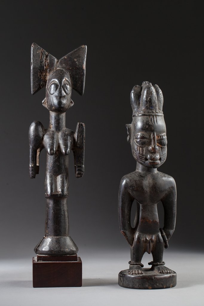 Lot with an Ibedji and an Oshe Shango: Wood, ancient patina and traces of use. Yoruba, Nigeria. 26 - 28cm