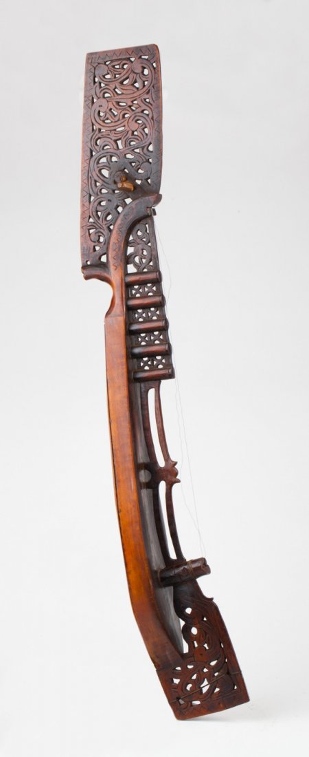 Hasapi ceremonial lute (1 of 1)