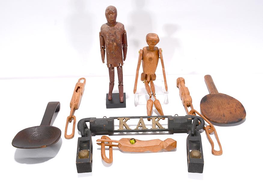 Box Lot of Carved Wooden Items. (1 of 1)