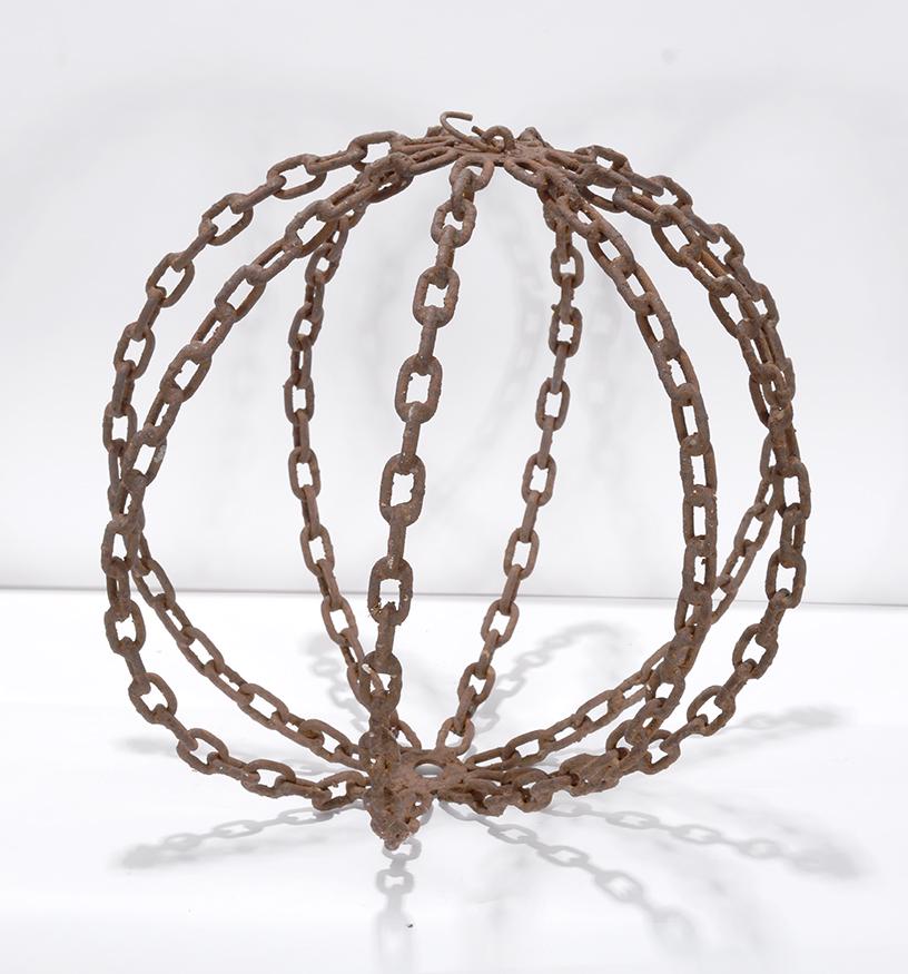 Welded Metal Chain Light Fixture. (1 of 2)