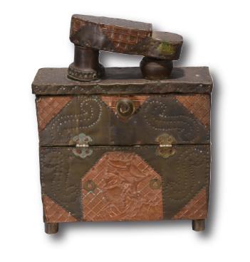Old Shoe Shine Box. (1 of 5)
