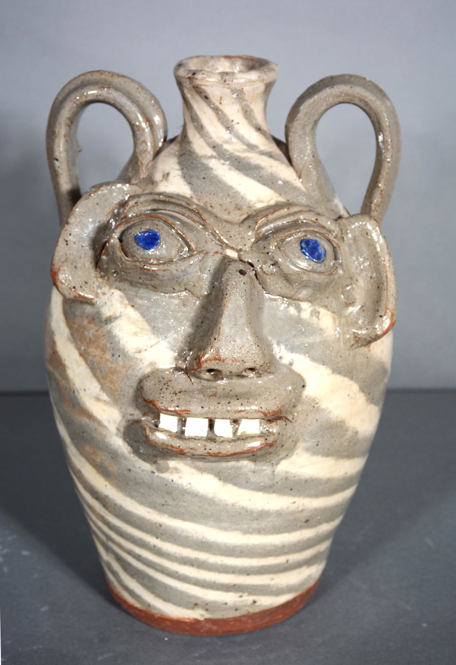 B.B. Craig. 2 Color Swirl Face Jug. (1 of 4)