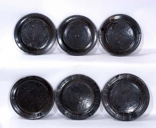 Lanier Meaders 6 Plates: Set of 6 pottery plates. Some plates have particles stuck to them from the kiln and some natural cracks. Each plate is 9" diameter.