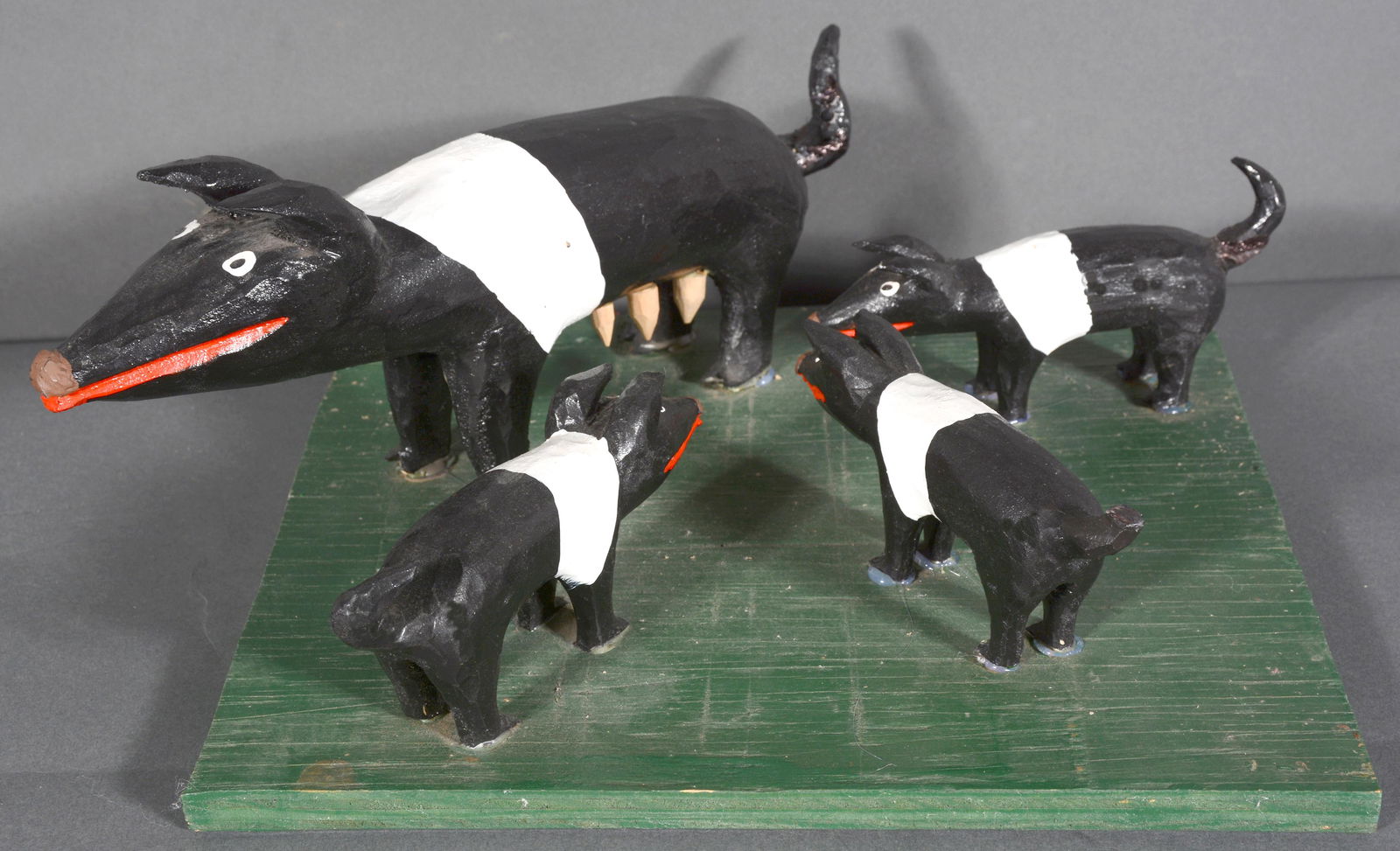 Minnie & Garland Adkins. Momma Pig with Babies. (1 of 3)