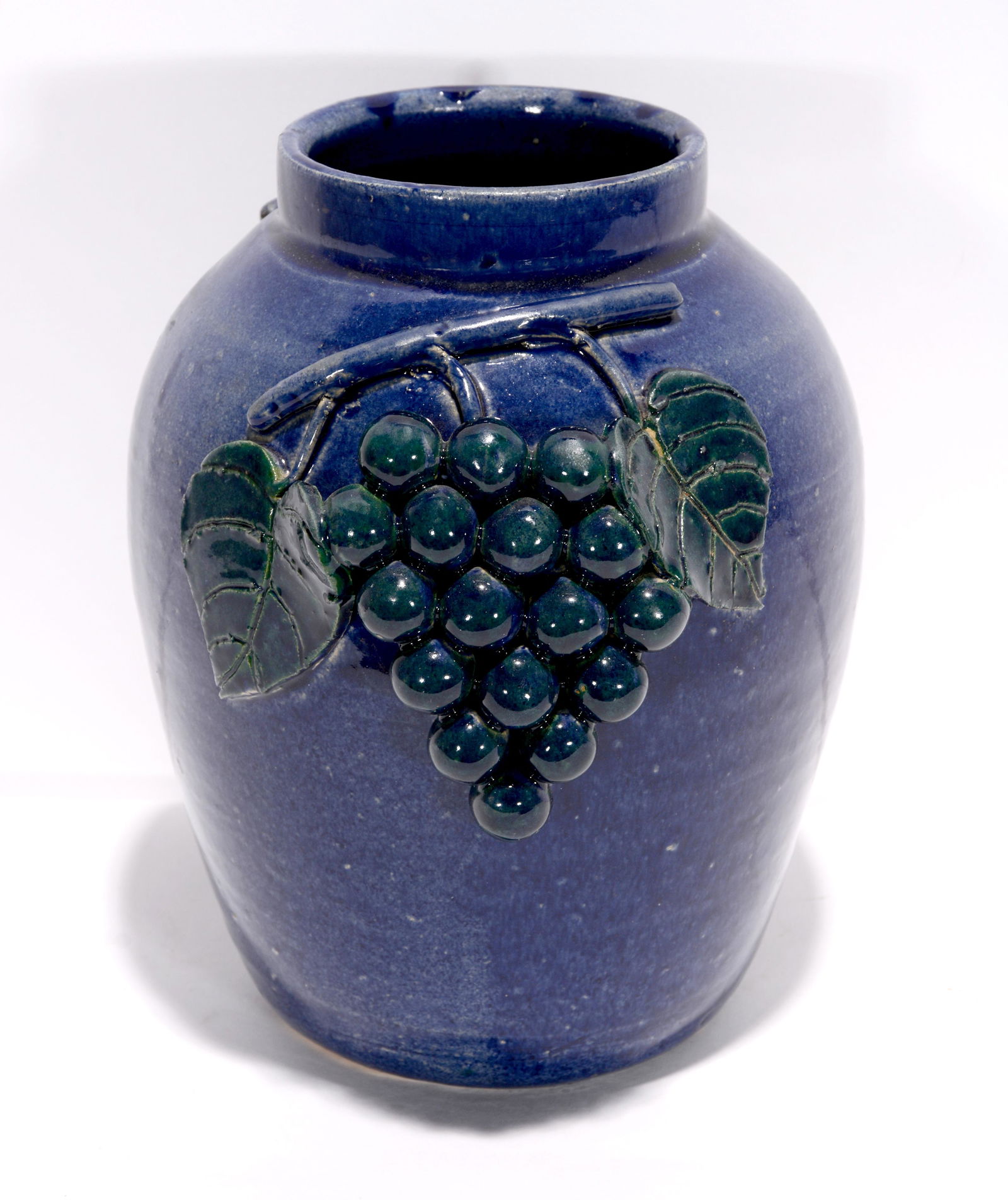 Edwin Meaders. Blue Grape Vase. (1 of 3)