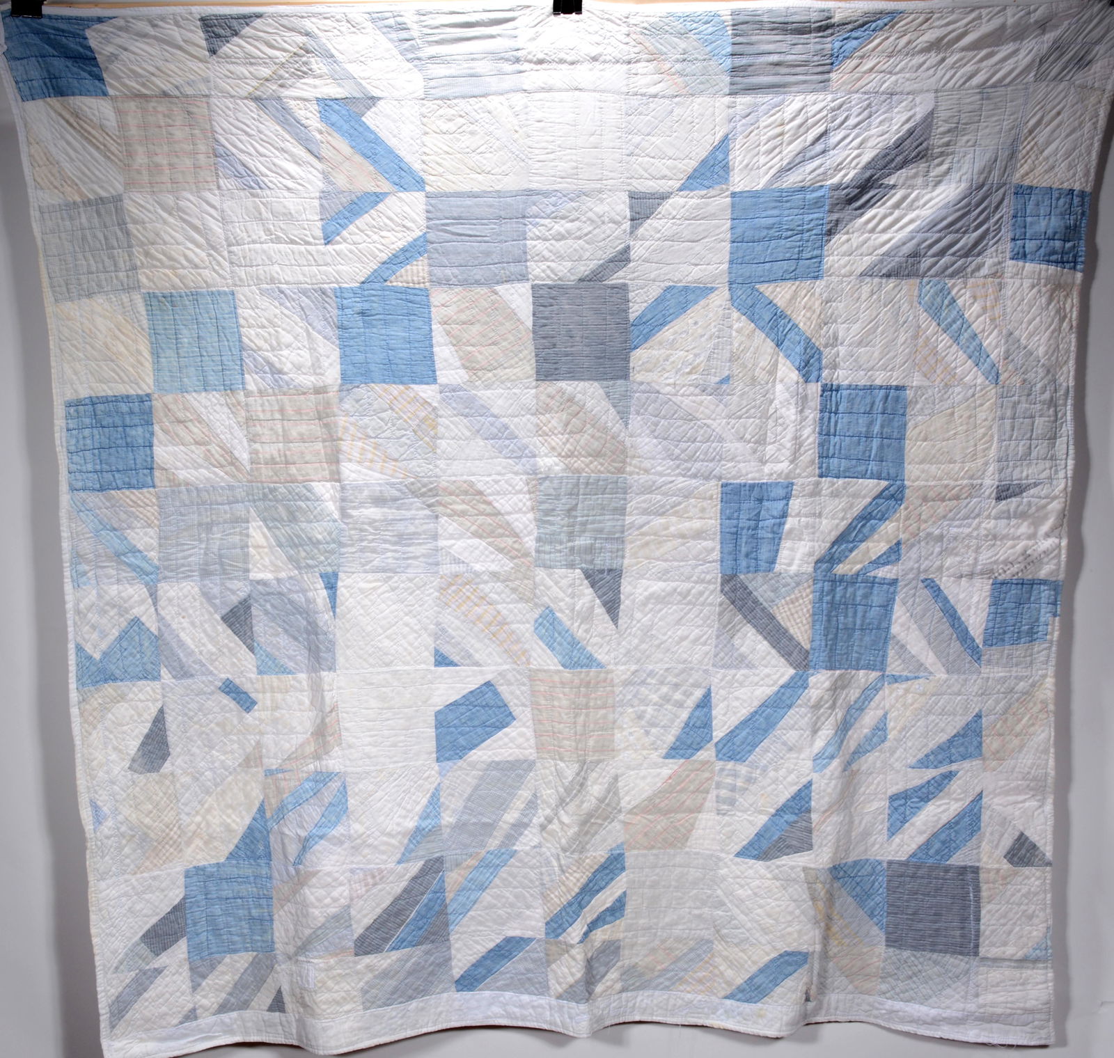 Ice Crystal Pattern Quilt. (1 of 3)