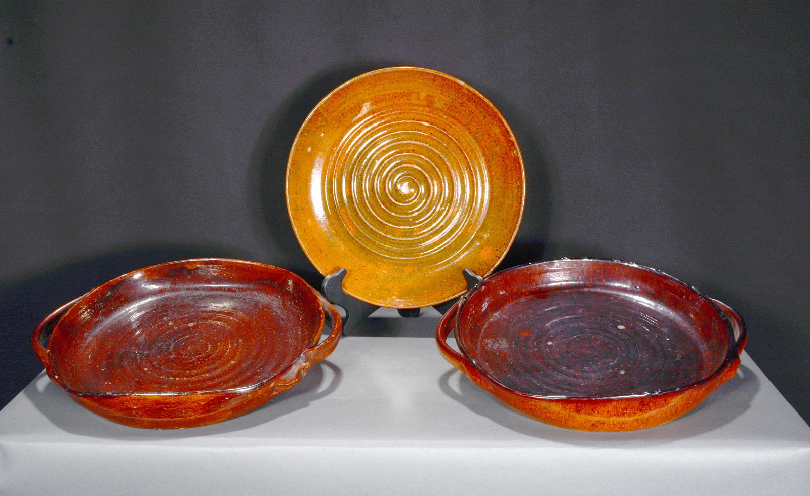 Jugtown Pottery. 2 Casserole Pans & Charger Plate. (1 of 2)