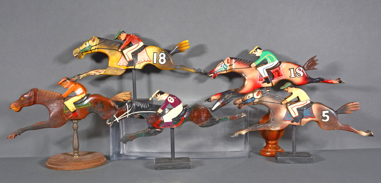 Five Side Show Gaming Horse Race Figures. (1 of 4)