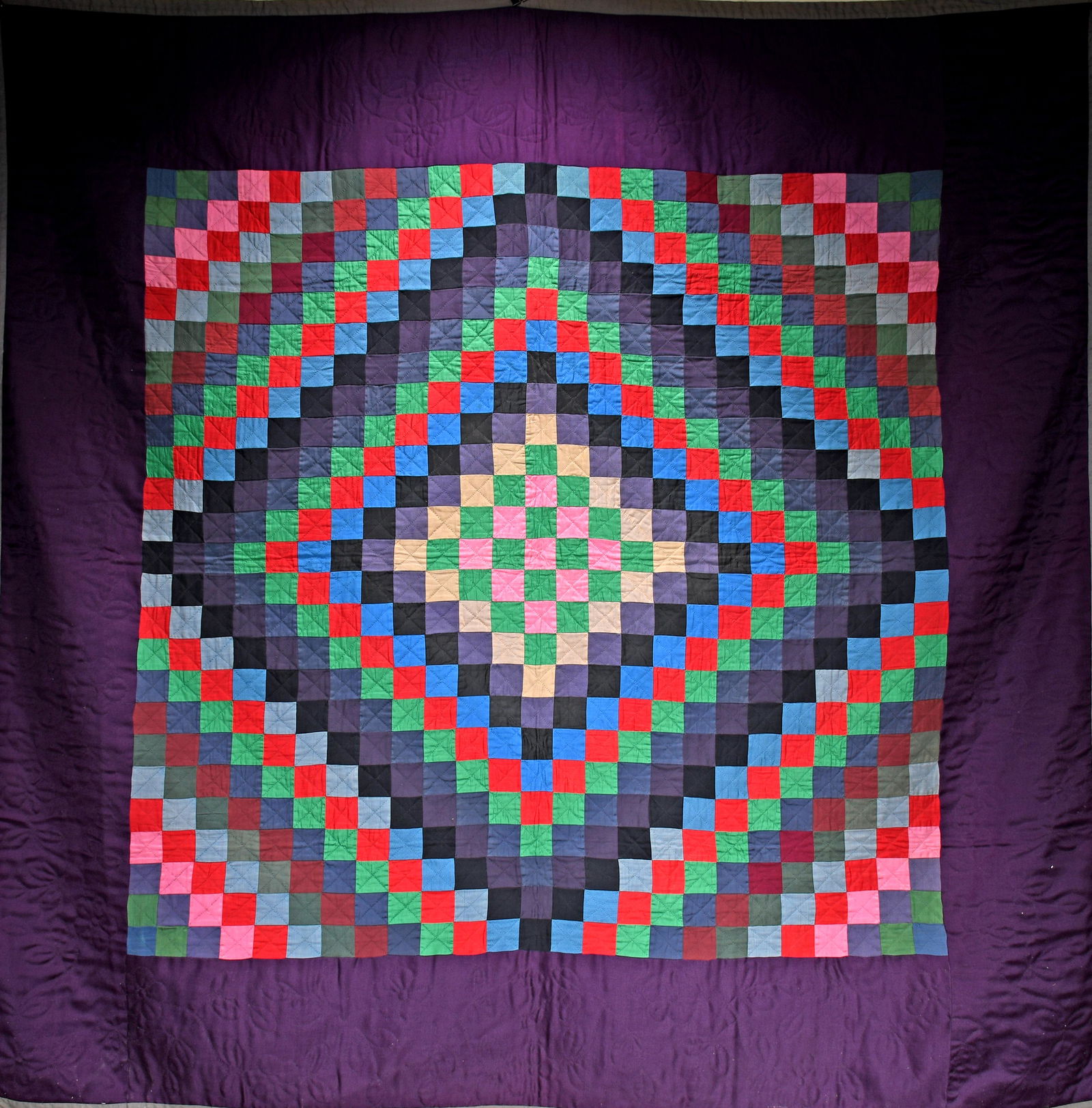 Amish Sunshine and Shadow Pieced Quilt. (1 of 4)
