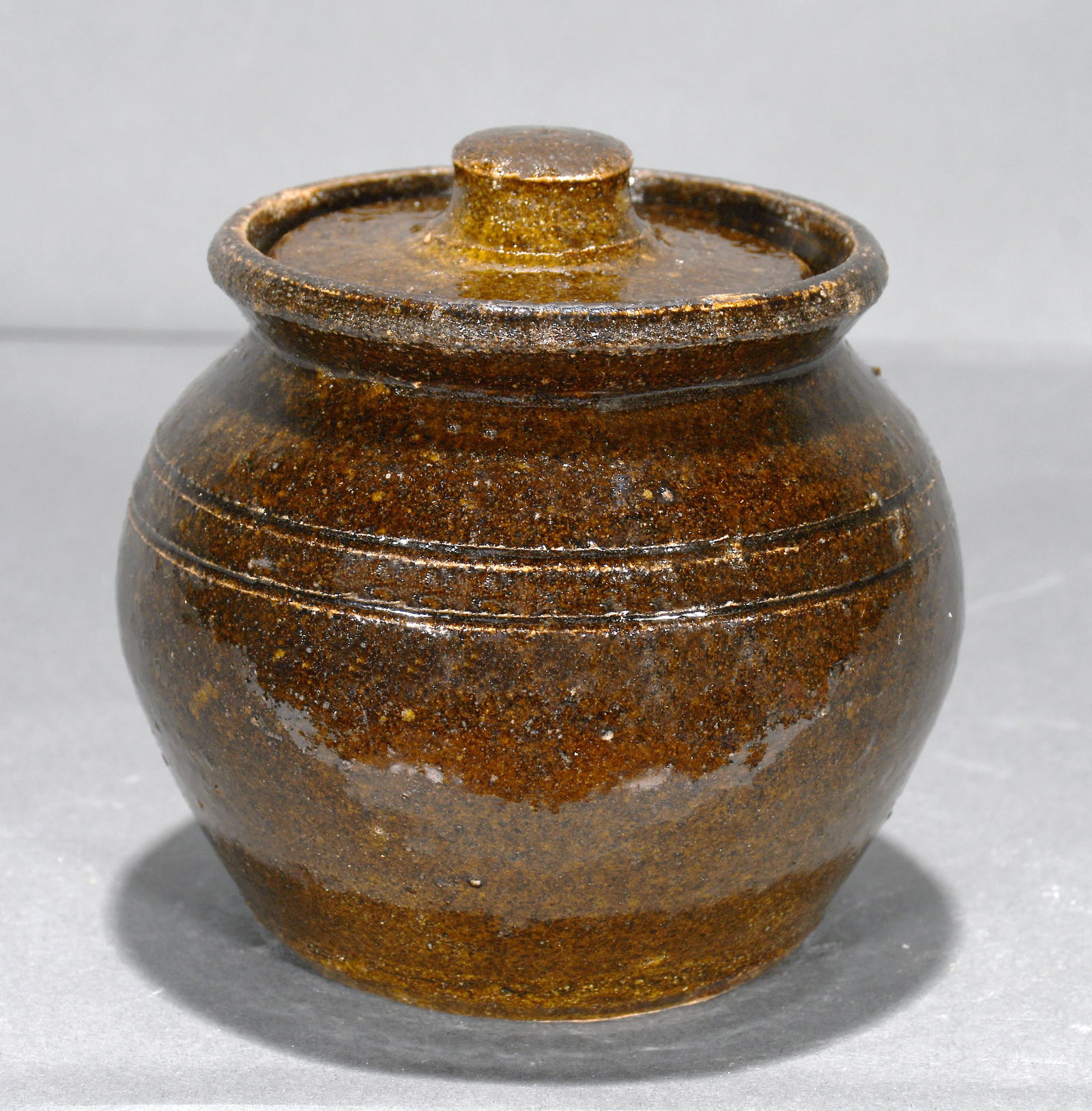 Lanier Meaders. Small Bean Pot With Lid. (1 of 2)