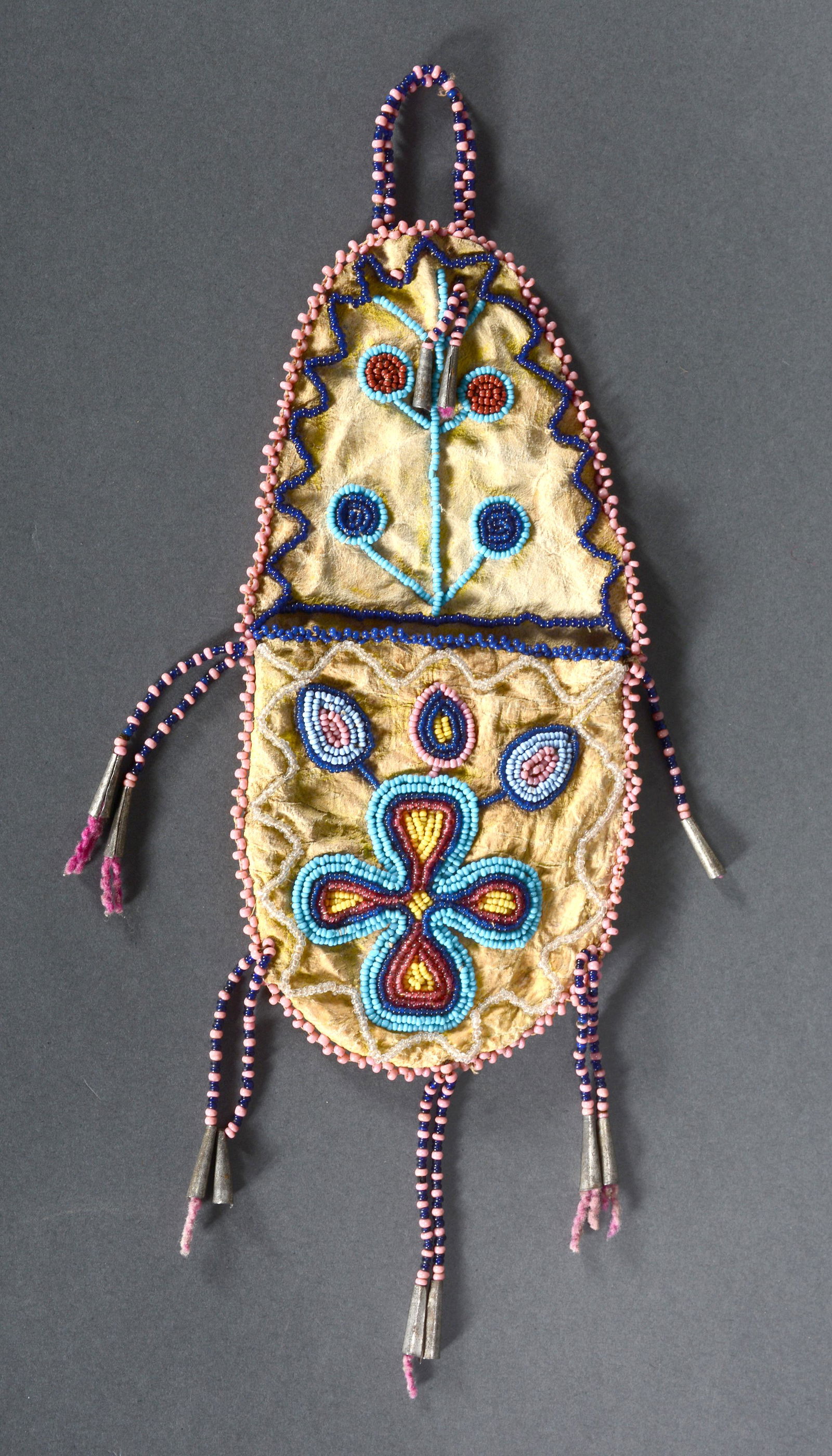 Crow Beaded Pouch. (1 of 5)