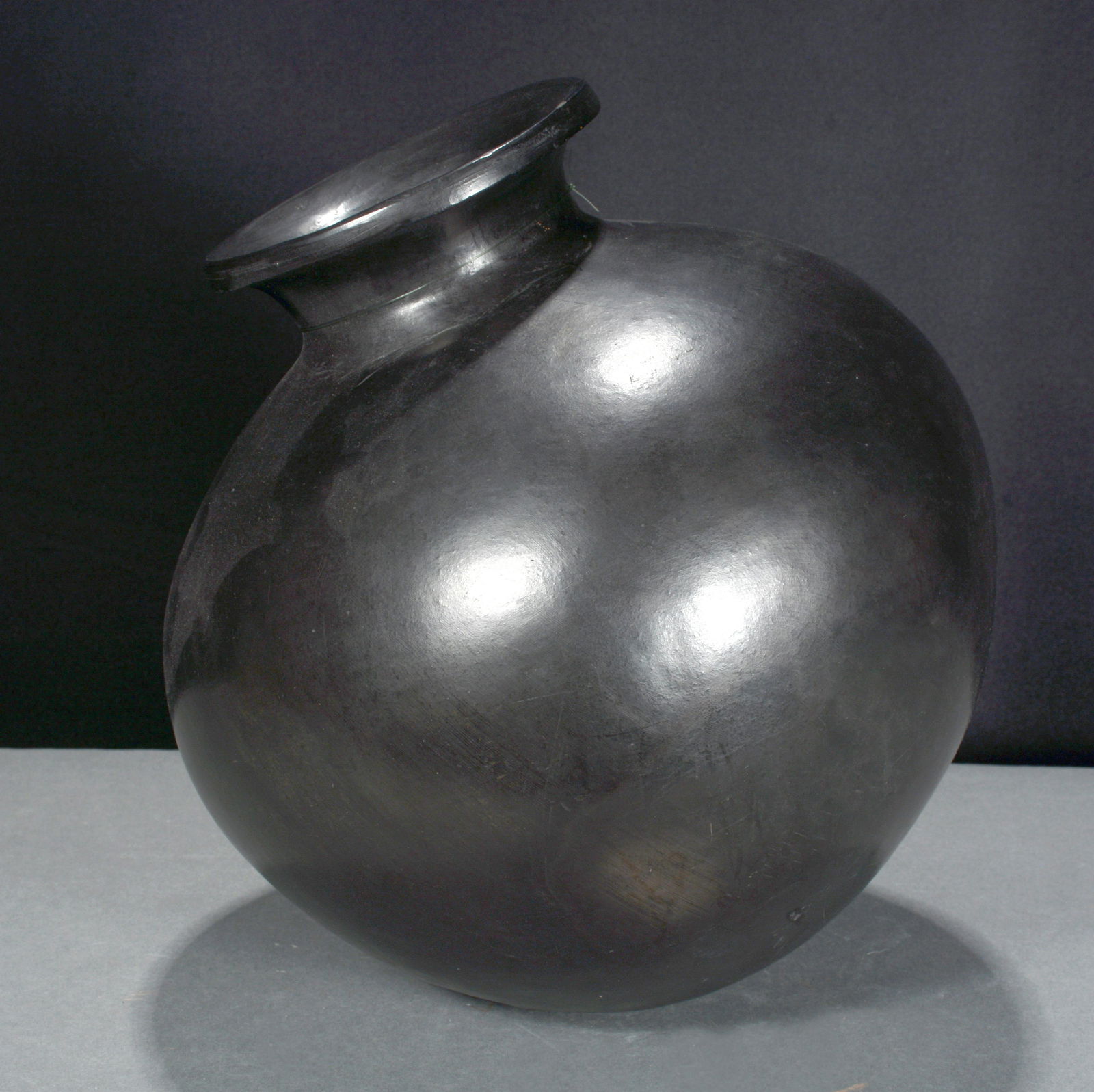 Zapotel Pot. Hand Built Black Pot. (1 of 3)