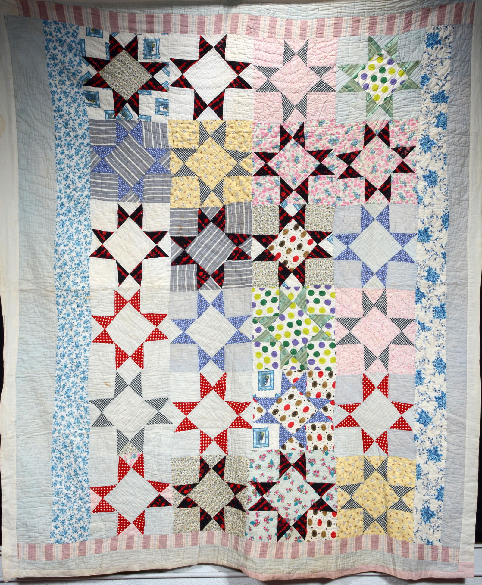 African American Crown of Thorn Cotton Quilt. (1 of 3)