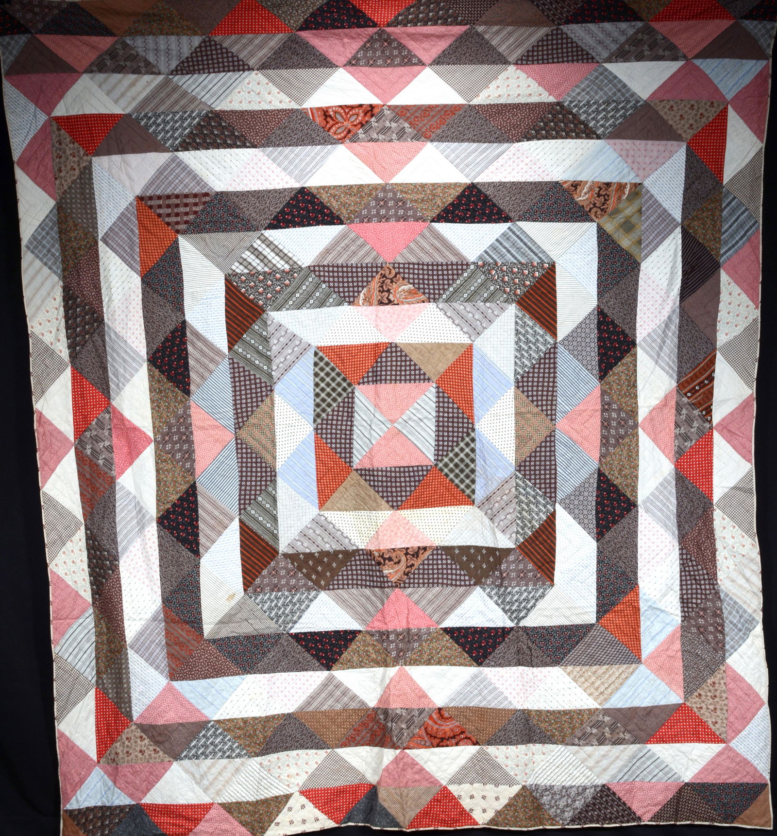 Barn Raising Triangles Quilt. (1 of 4)