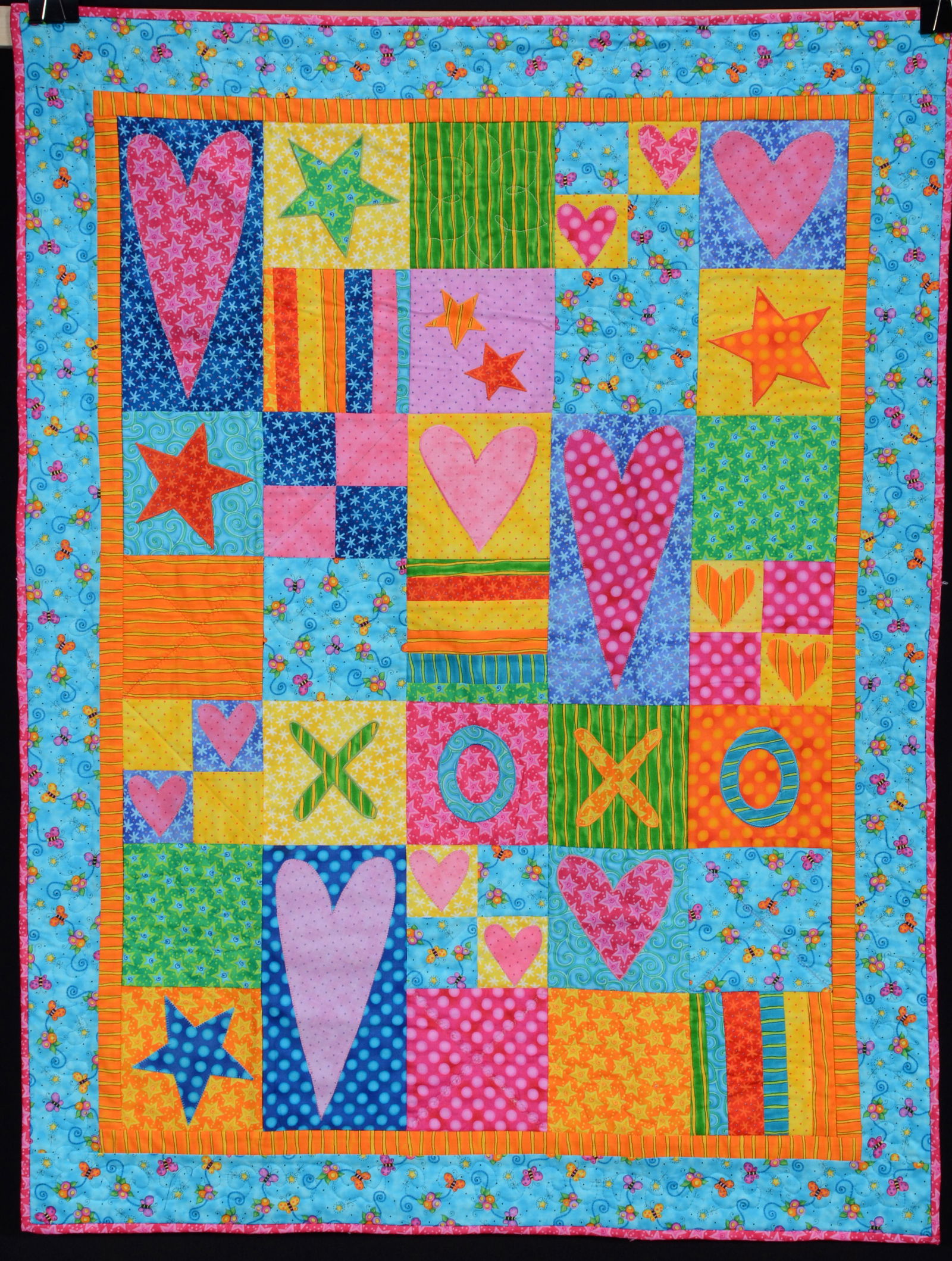 Hearts and Stars Crib Quilt. (1 of 3)