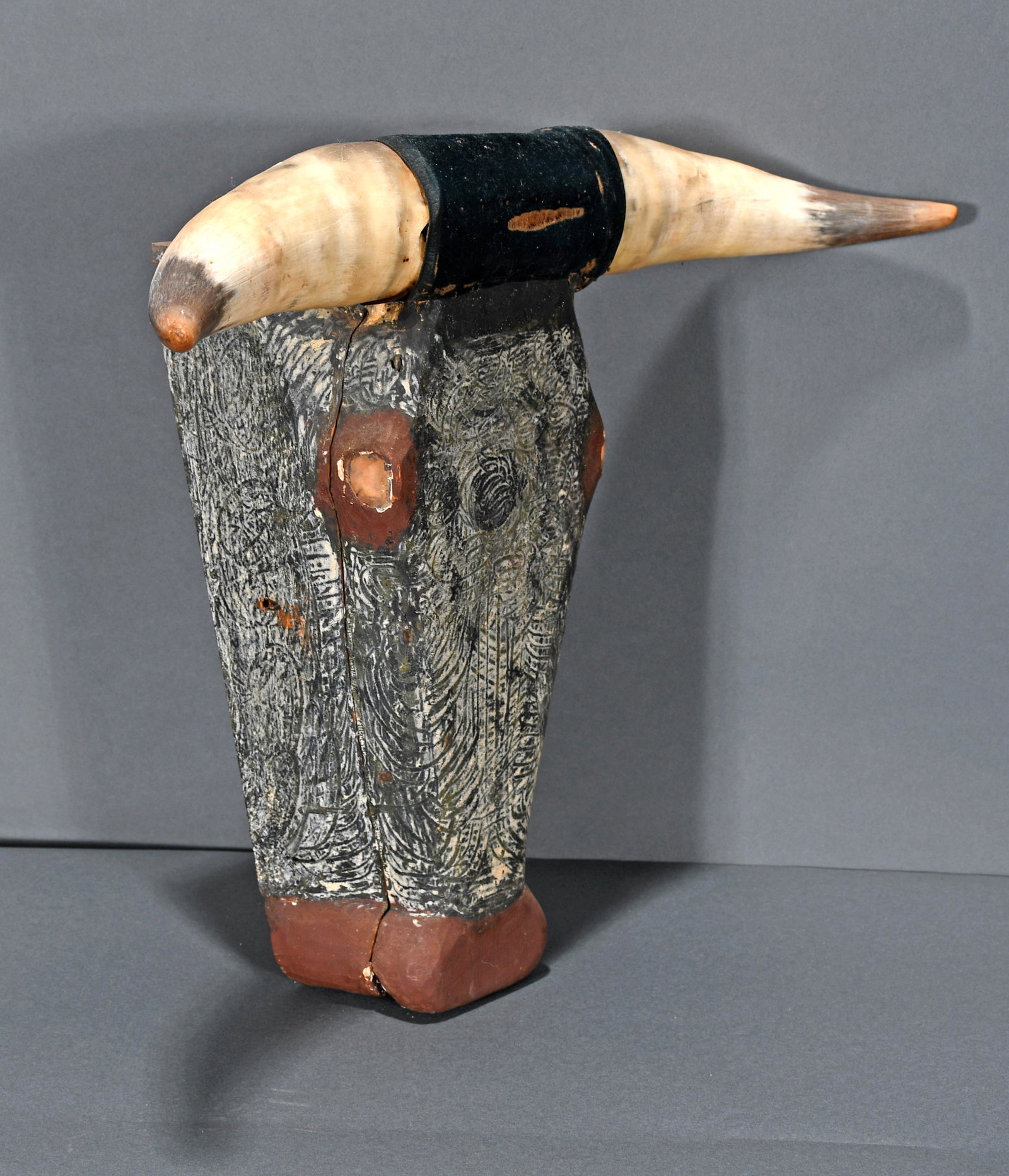 Anonymous Bull's Head.: Anonymous. Bull's Head. c. 1930-40s. Wood construction, paint, glass eyes and real horns. Excellent condition. Provenance: Russell and Barbara Bowman. 19" x 15". Est. $300-500. Ship: $65