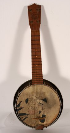 Mavha Moa. 1920’s Couple Ukulele.: Mavha Moa. 1920’s Couple Ukulele. Wood, metal and skin with hub cap on verso. Excellent condition. 21”h x 8.5”. Est. $300-400. Ship: $35