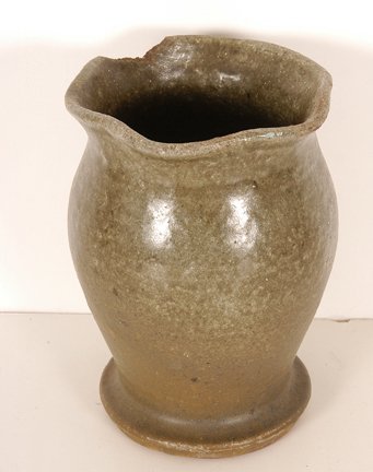 Edwin Meaders (attrib). Fluted Vase.: Edwin Meaders (attrib). Fluted Vase. 1.5 chuck missing off of rim. Signed Meaders on bottom. 7.5 h. Est. $50-100. Ship: $30