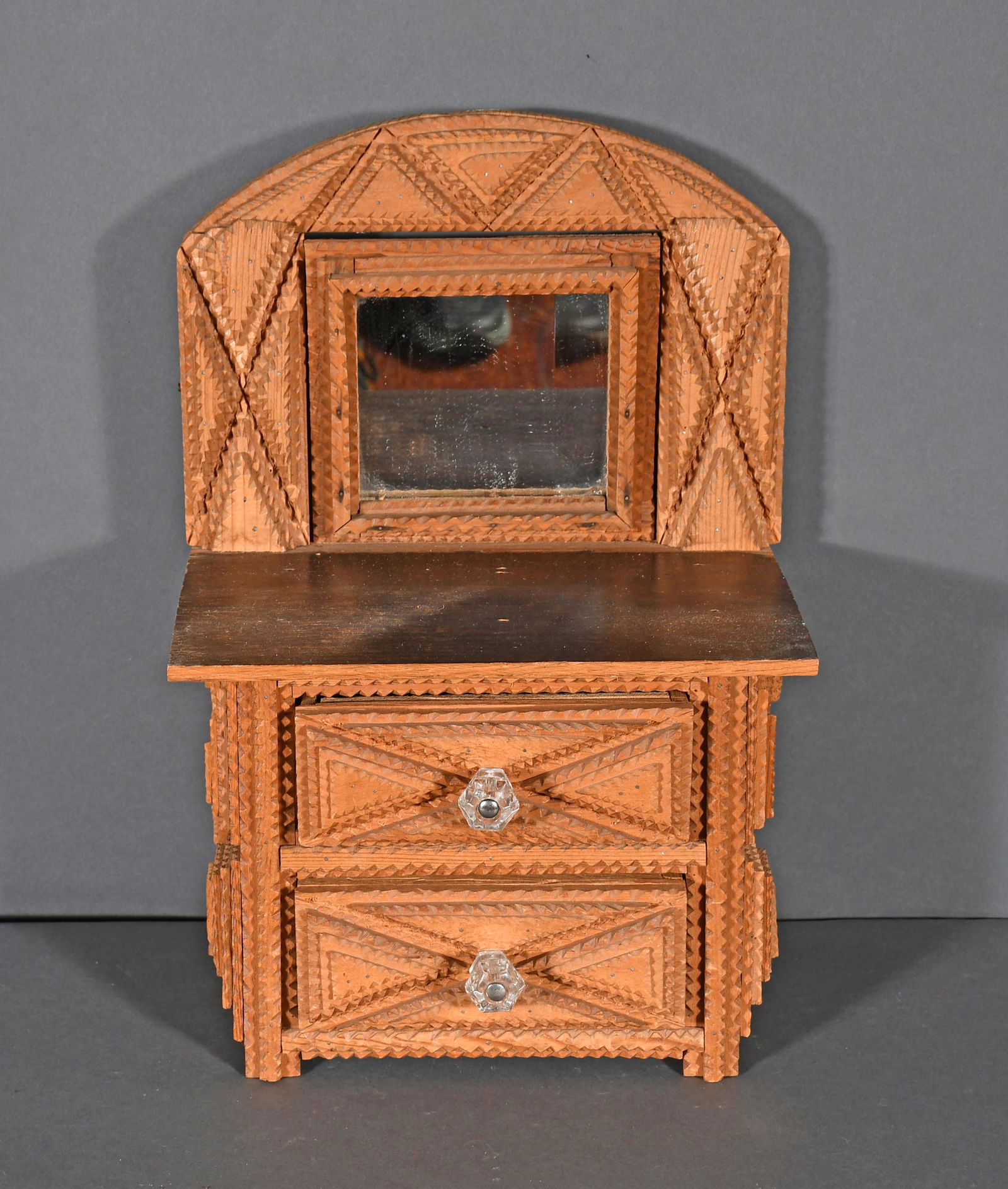 Mini Tramp Art Box Vanity. (1 of 2)