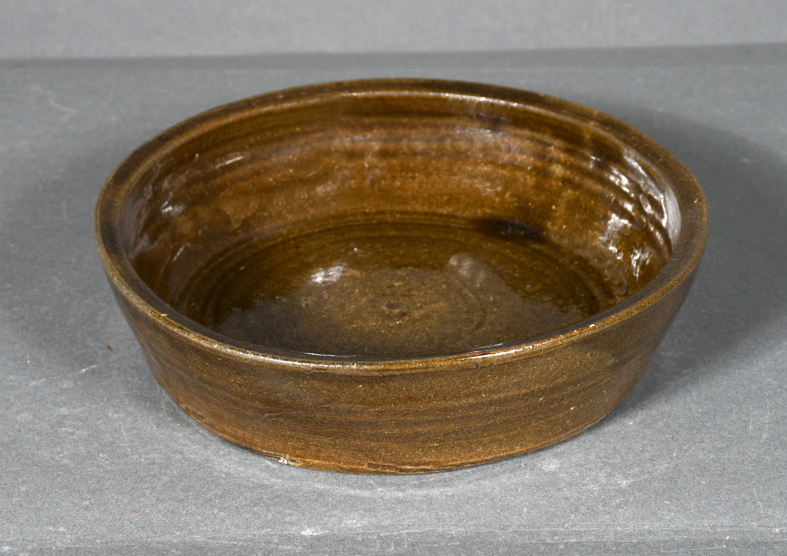 Arie Meaders. Shallow Bowl.: Arie Meaders. Shallow Bowl. Initialed. Ash glaze. Mint condition. 9" diameter. Est. $300-500. Ship: $45