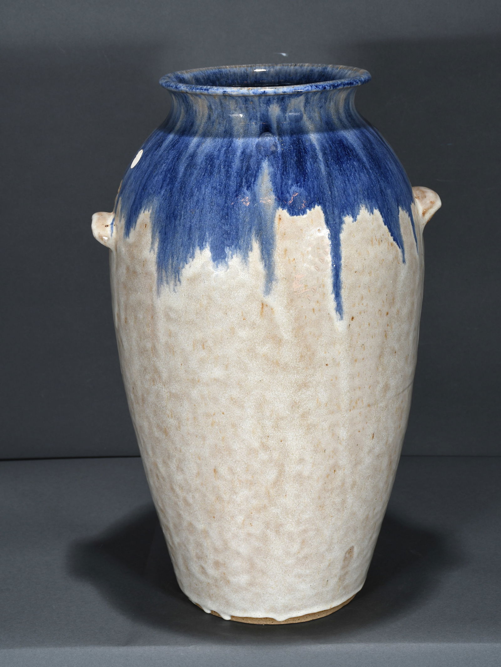 B.R. Hilton.  5 Gallon Blue and White Glazed Churn. (1 of 4)